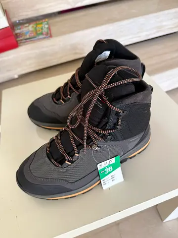 BRAND NEW Forclaz Hiking Shoes EU 38