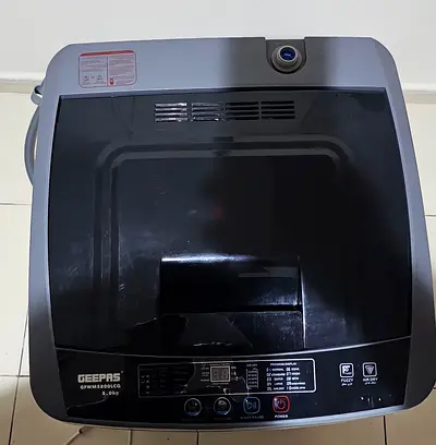 AED 200 - Washing machine - Well maintened - Urgent sale