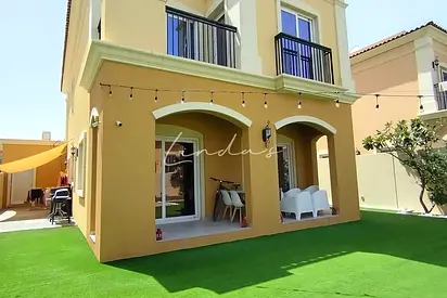 Corner End Unit Villa in Prime Villanova La Quinta
