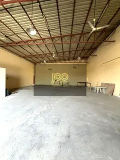 Available for all commercial and industrial activities. Office located inside the warehouse. Electri