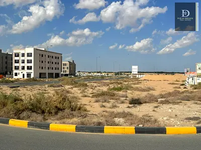 أرض استثمارية في تلال | تصريح أرضي + 3 سكني – موقع مميز قرب شارع الإمارات