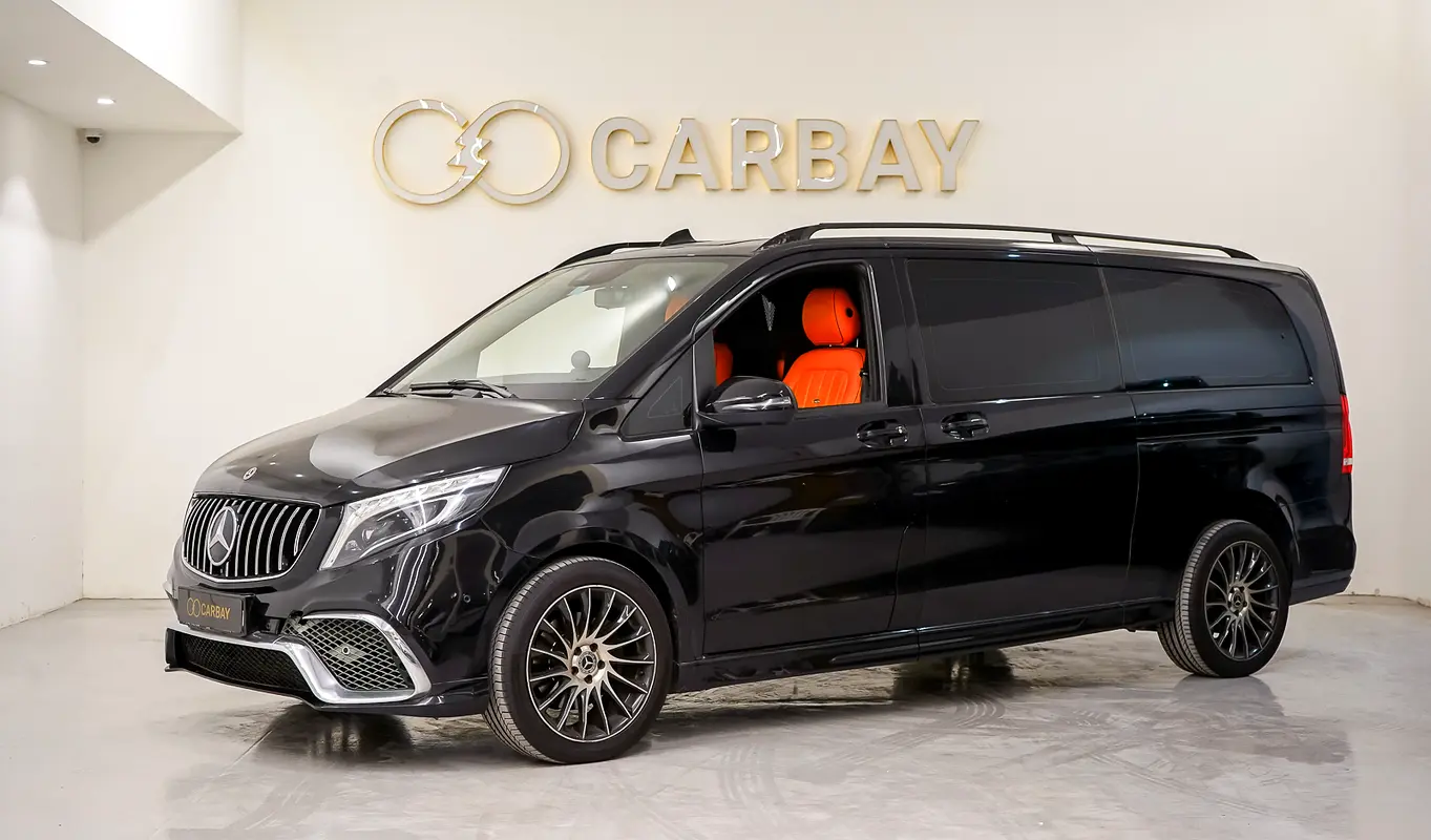 Mercedes-Benz V-Class 2023 — photo 1 of 20