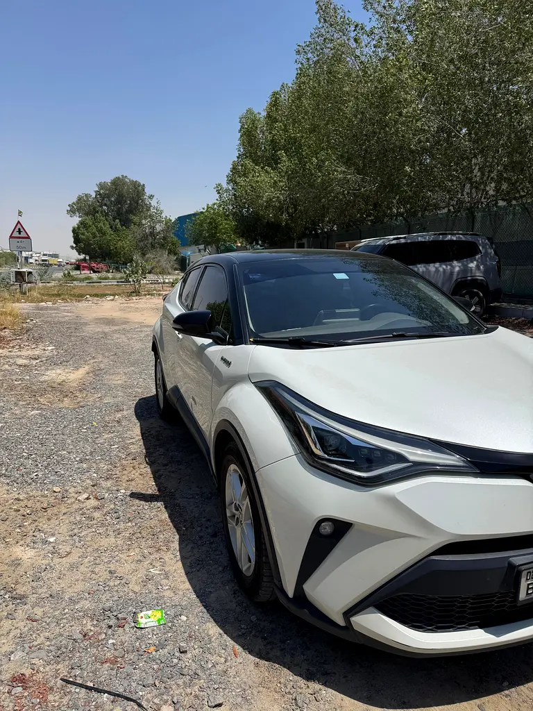 Toyota C-HR 2021 — photo 1 of 6