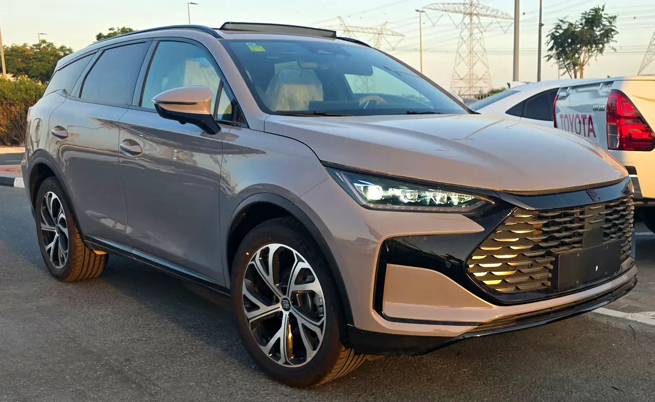 BYD Tang 2025 — photo 1 of 12