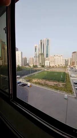 للإيجار السنوي بالمجاز3 الشارقة شقة 3 غرف وصالة بلكونة غرفة ماستر 3 حمامات خزائن حائط تكييف مركزي قريب من نستو بسعر 50000