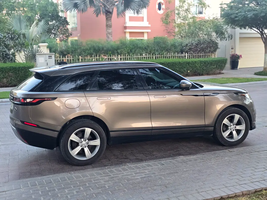 Land Rover Range Rover Velar 2019 — photo 1 of 4