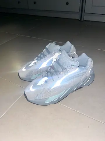 Adidas Yeezy Boost 700 V2 in very good condition ✨