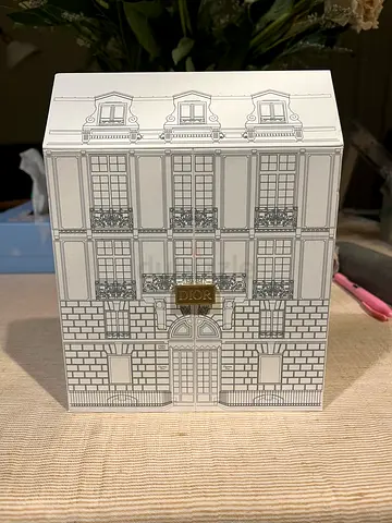 DIOR Makeup house storage perfect for storing makeup