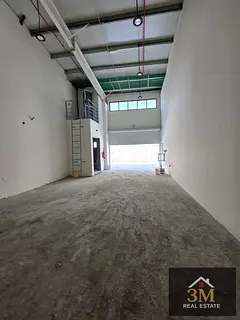 First-time occupants warehouses for annual rent / Bathroom and kitchenette / Electricity 20 / Ready