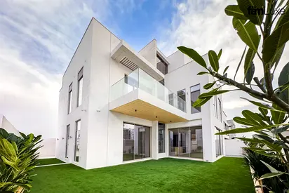 Suburban villa for family, easy access to the city