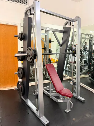 Hammer strength smith machine with weights and bench