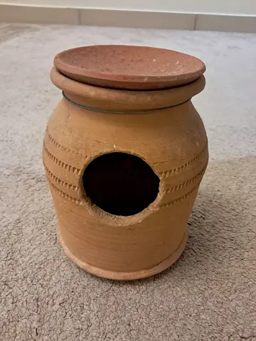 Birds breeding pot