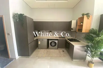 FULLY FURNISHED| DIRECT POOL ACCESS|VACANT