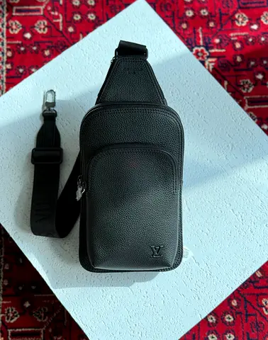 Louis Vuitton slingbag in black