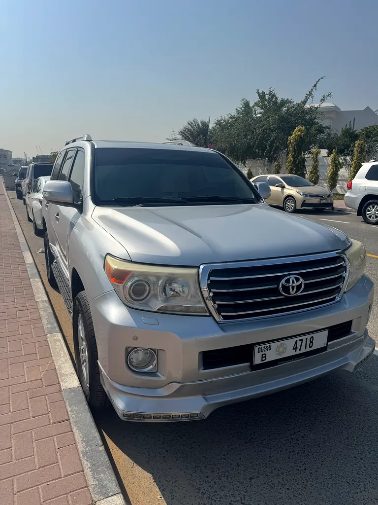 Toyota Land Cruiser 2015 — photo 1 of 9