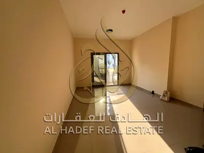 ✨🏡 شقة غرفتين وصالة للإيجار في المجاز 3 – إطلالة بحيرة – صيانة مجانية – موقع مميز 🏡✨