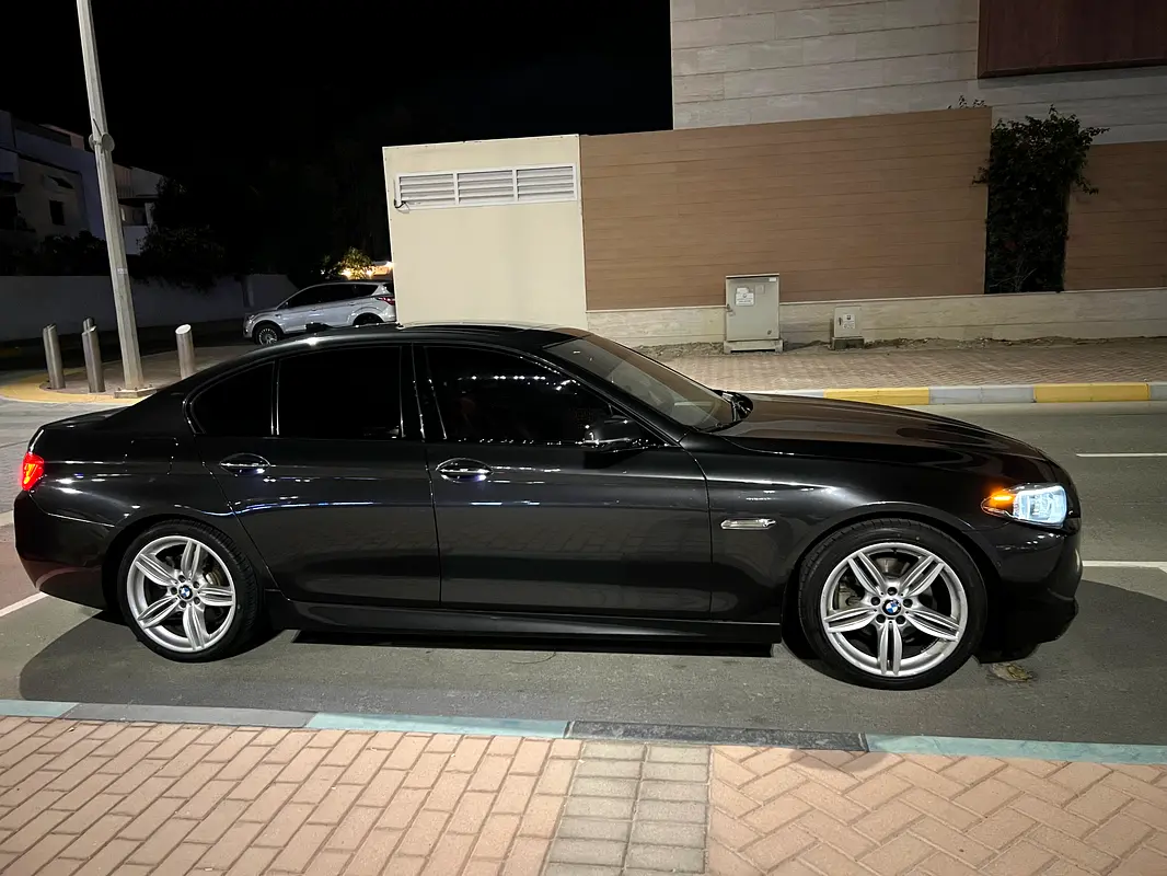 BMW 5-Series 2015 — photo 1 of 8