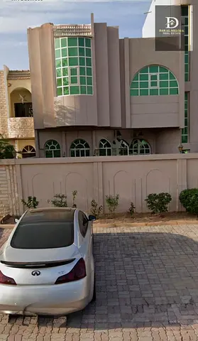 للبيع فيلا سكنية فى منطقة شرقان  على الشارع الرئيسي  مساحة الأرض:  4,291  قدم مربع  مساحة البناء: 3000 قدم مربع