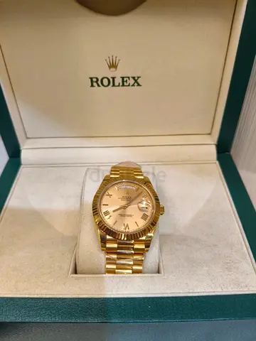 Rolex Day-Date 40mm Gold Roman Dial Super Clone Swiss Movement
