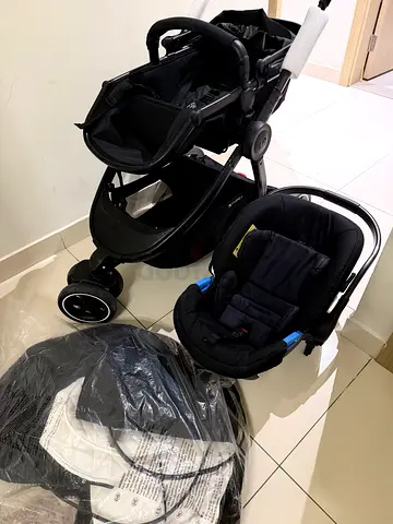 للبيع عربة أطفال ومقعد سيارة Mothercare Journey - بحالة ممتازة