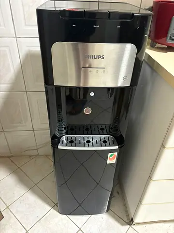 Bottom load water dispenser
