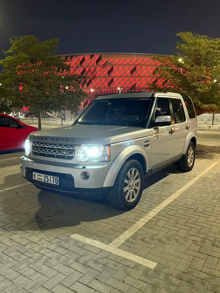 Land Rover LR4 2010 — photo 1 of 5
