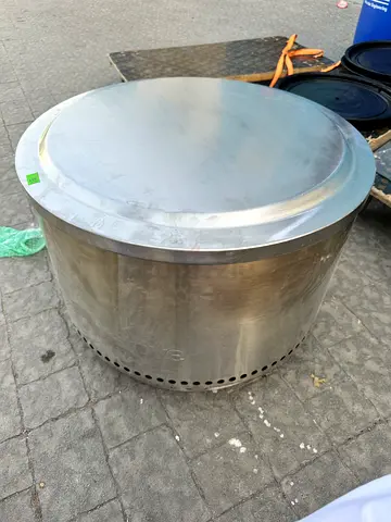 Outdoor smokeless fire pit