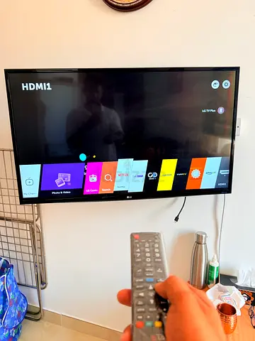 42-inch LED Smart TV with Remote - Good Working Condition centre have line