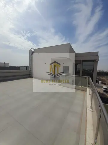 للبيع في الياسمين (الميدان) – فلل دورين مع روف وحوض سباحة 🏡 فرصة مميزة لامتلاك فيلا بتصميم عصري وموقع هادئ في منطقة الياسمين – الميدان، مناسبة للسكن