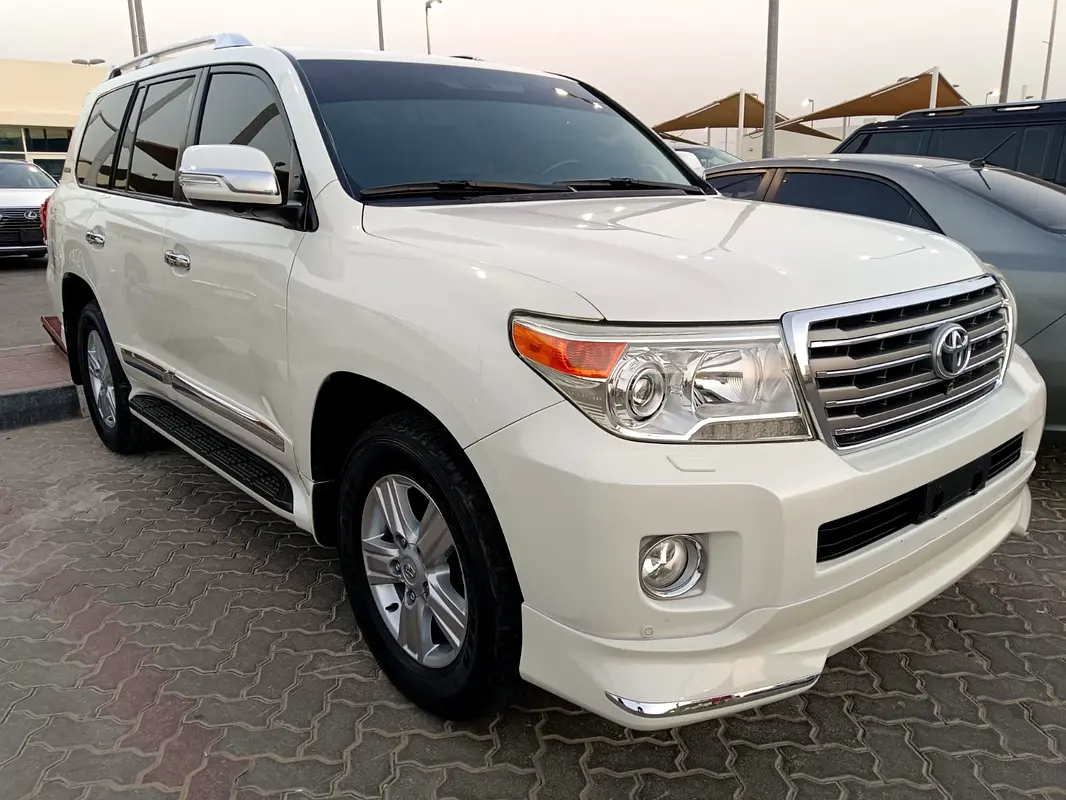 Toyota Land Cruiser 2015 — photo 1 of 11
