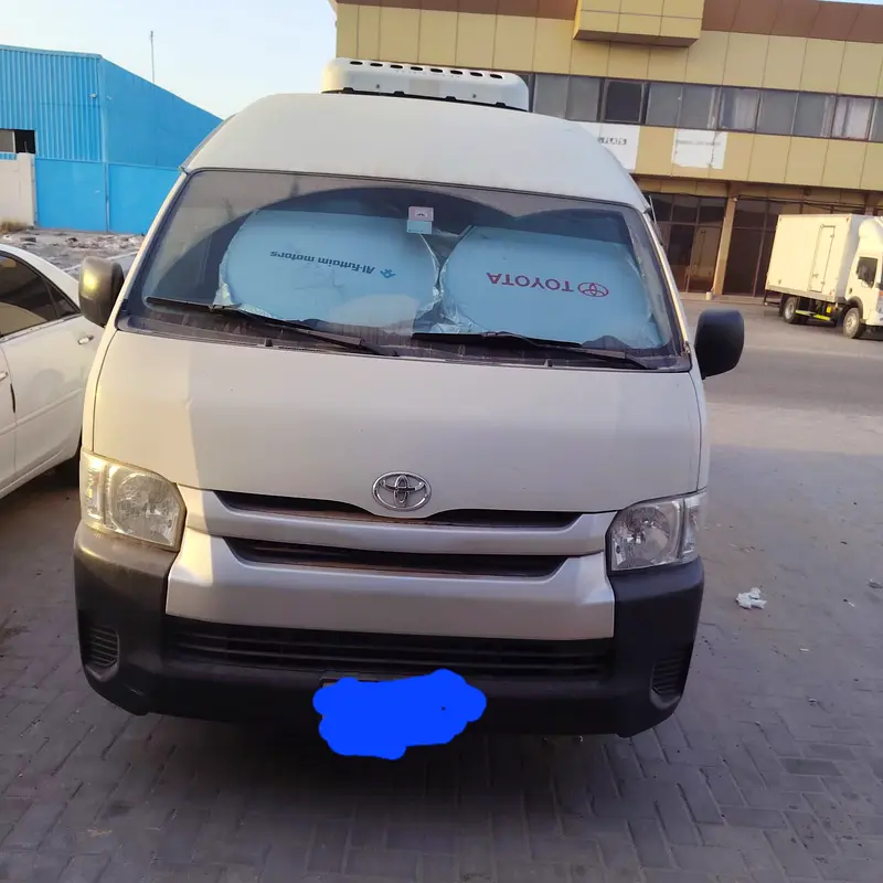 Toyota Hiace 2014 — photo 1 of 5