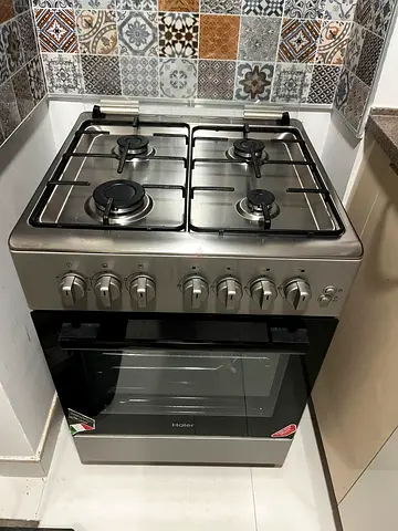Haier Stainless Steel 4-Burner Gas Cooking range with Oven - Excellent Condition