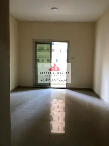 🏡 شقة غرفة وصالة للإيجار السنوي بسعر مميز ✨ موقع ممتاز على شارع رئيسي قريب من جميع الخدمات والمواصلات