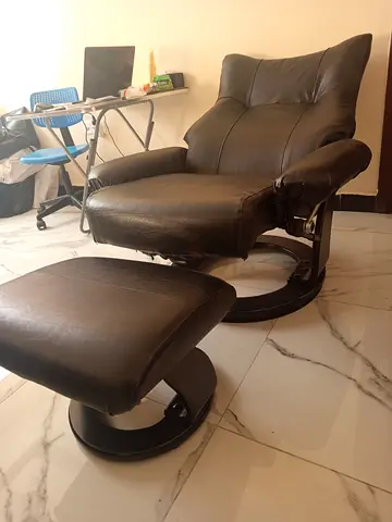 Black Leather Recliner  chair with Matching Ottoman adjustable you can sleep and sit