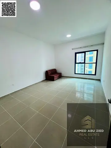 أكبر وأجمل شقة ثلاث غرف وصالة للإيجار السنوي في الراشدية 1 أبراج الخور مع غرفة خادمة وغرفة غسيل وتشطيبات شخصية وبلكونتين ومطبخ كبير بمساحات واسعة جدً