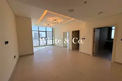 Closed kitchen | large layout | available
