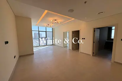 Closed kitchen | large layout | available