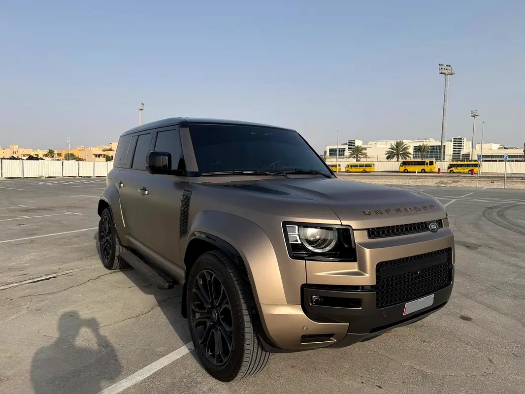Land Rover Defender 2025 — photo 1 of 9