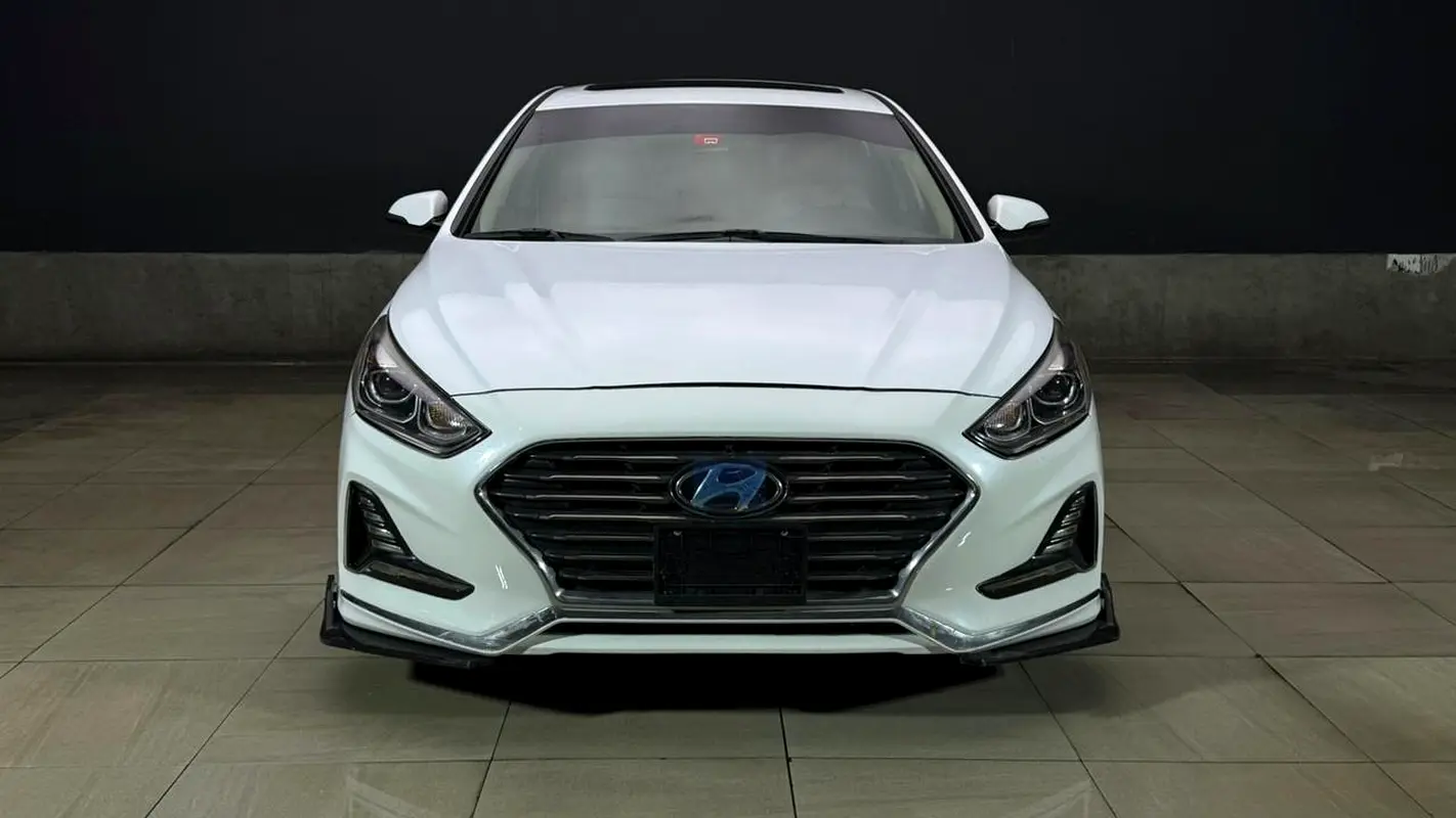 Hyundai Sonata 2018 — photo 1 of 20