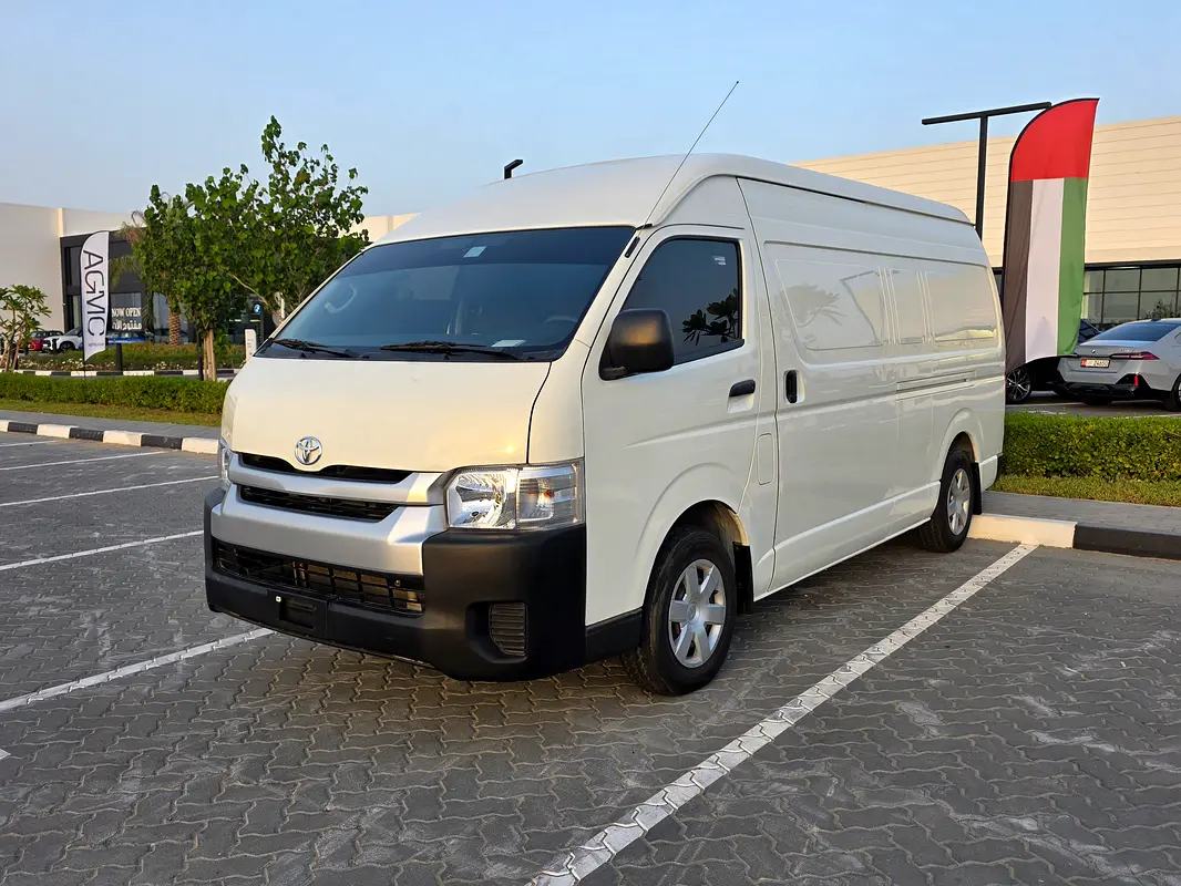 Toyota Hiace 2023 — photo 1 of 13
