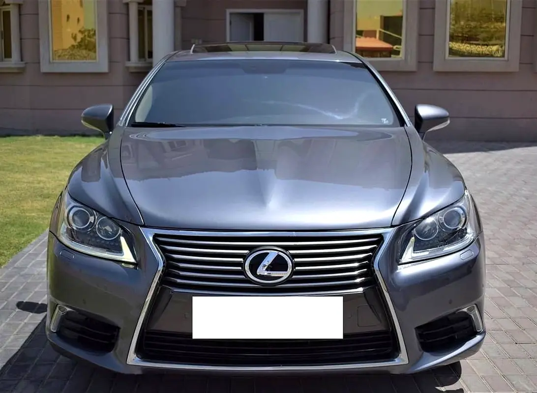 Lexus LS-Series 2013 — photo 1 of 10