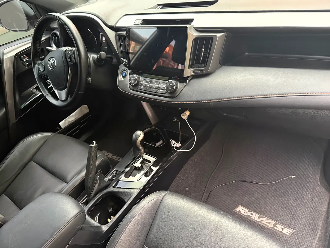 Toyota Rav 4 2016 — photo 1 of 7
