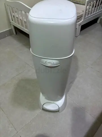 White Diaper/Trash Bin with Foot Pedal - Good Condition