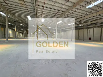 Large warehouse with strategic location and operational space