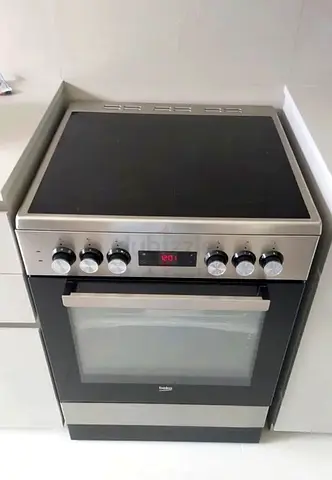 Electric freestanding oven with ceramic hob - good condition
