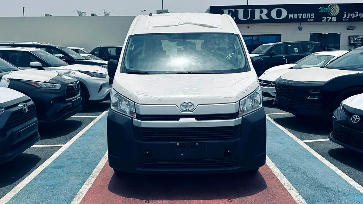 Toyota Hiace 2026 — photo 1 of 7