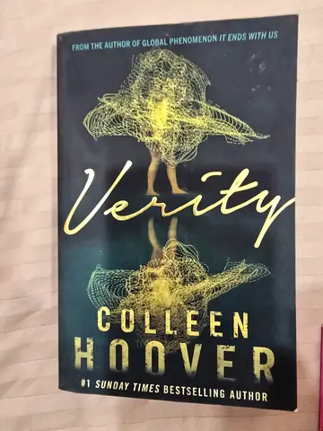 Verity by Colleen Hoover (Paperback)