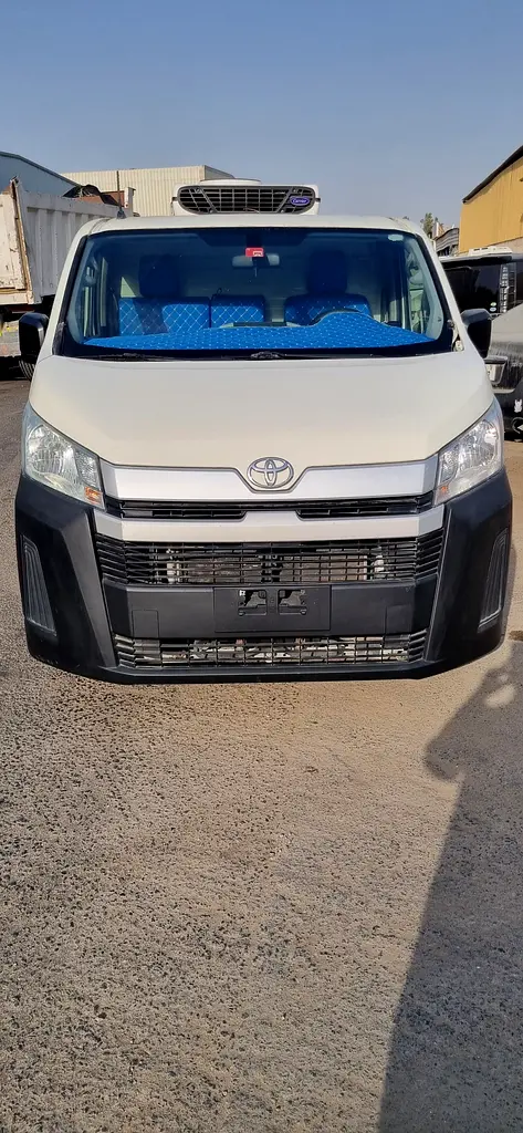 Toyota Hiace 2019 — photo 1 of 13