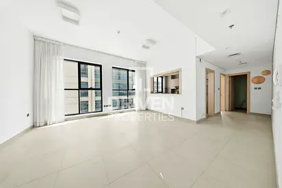 4 cheques | Prime Location | Elegant Apartment