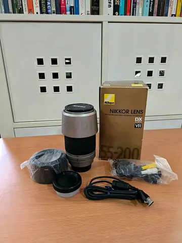 Nikon Nikkor DX 55-200mm Zoom Lens with Box and Accessories